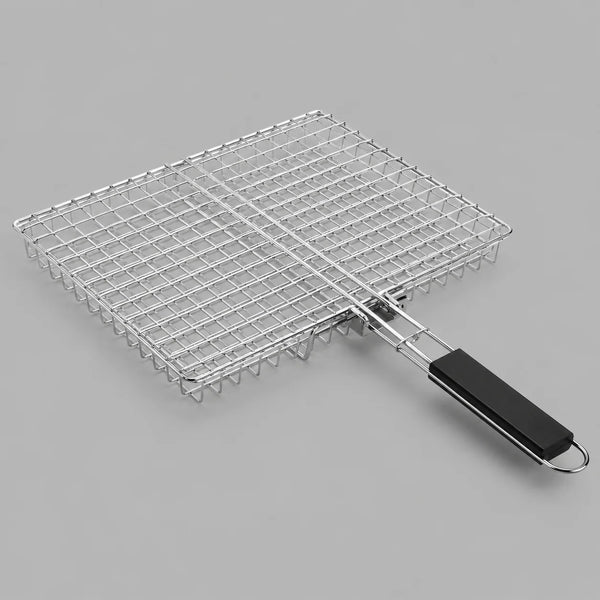 Metall-Grillkorb mit Griff vor grauem Hintergrund